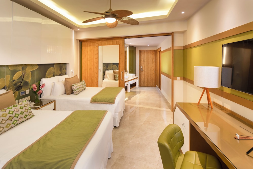 Junior Room, 2 Double Beds