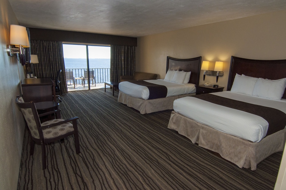 Standard Room, 2 Queen Beds, Non Smoking, River View - Photo 3