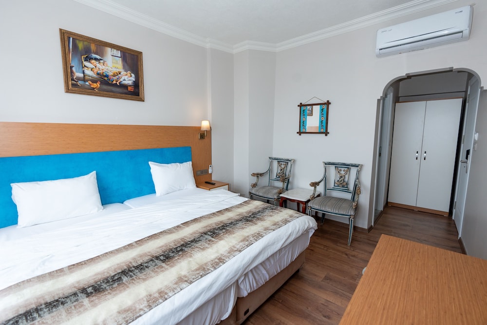 Double Room with Sea View, No Smoking photo 2
