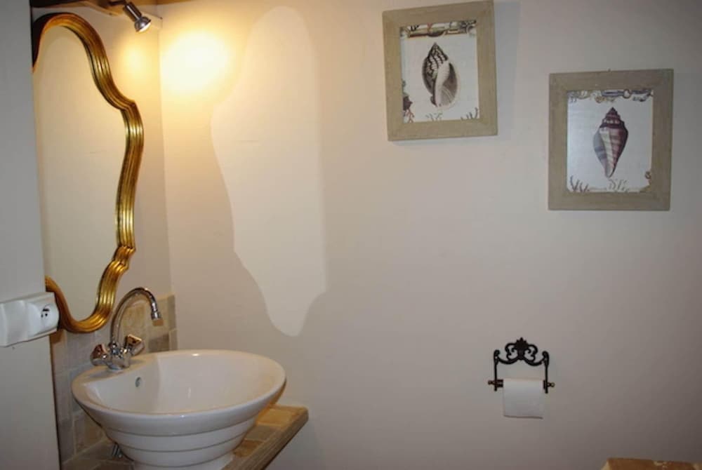 Comfort Room photo 2