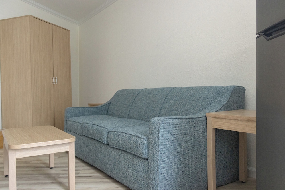Deluxe Room, Multiple Beds - Photo 17