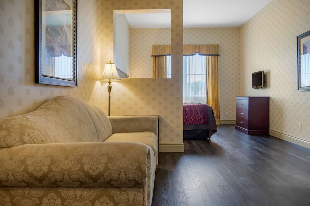 Suite, 1 King Bed with Sofa bed, Non Smoking - Photo 3
