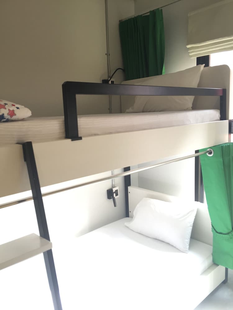 Mixed 2 beds Dormitory Shared Bathroom photo 1