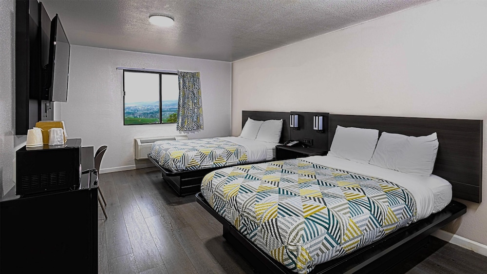 Standard Room, 2 Double Beds, Non Smoking photo 1