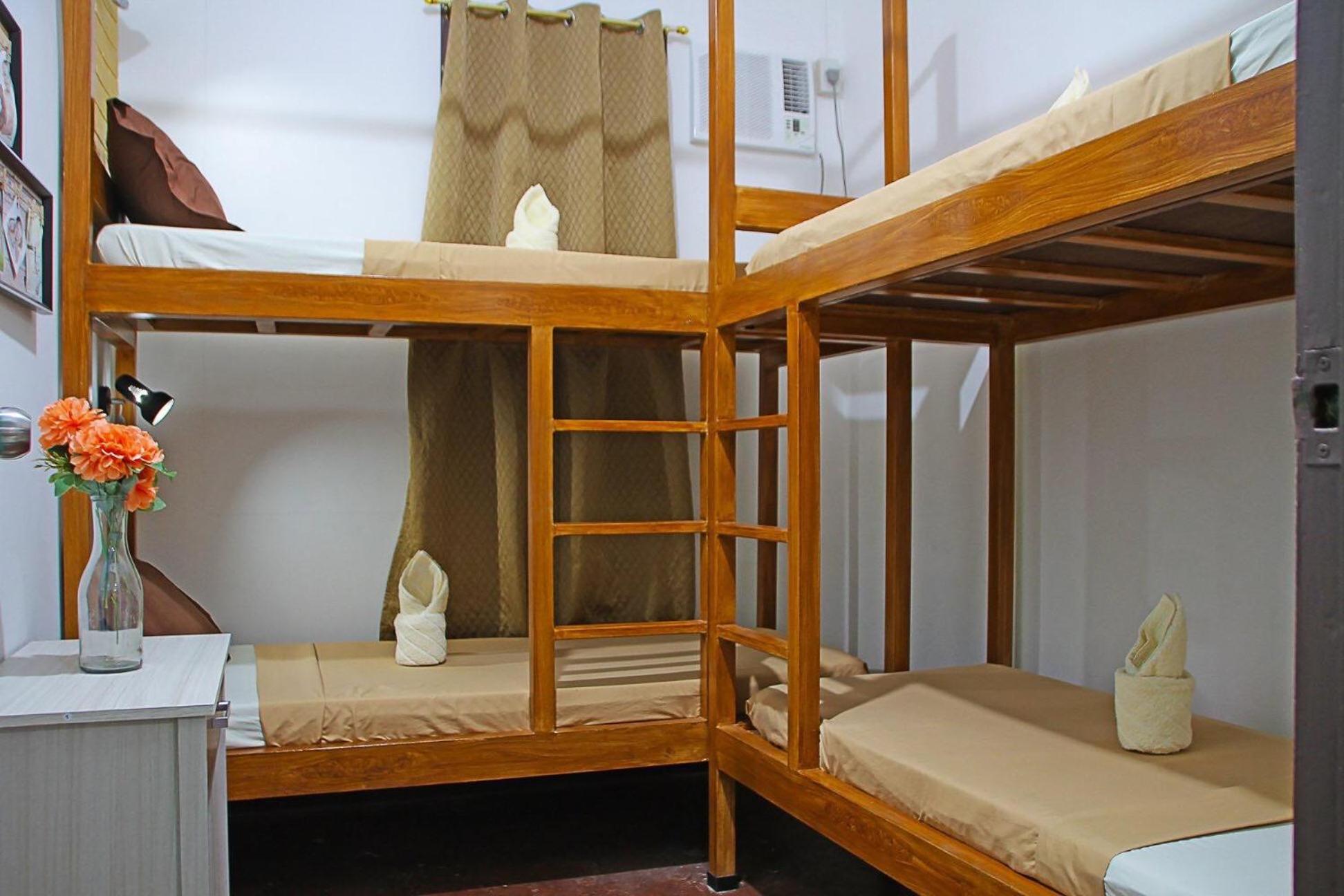 Quadruple Room with Shared Bathroom photo 3