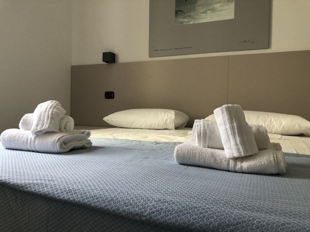 Double or Twin Room photo 3