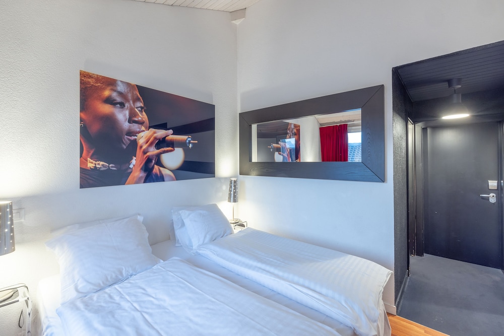 Standard Room - Photo 8