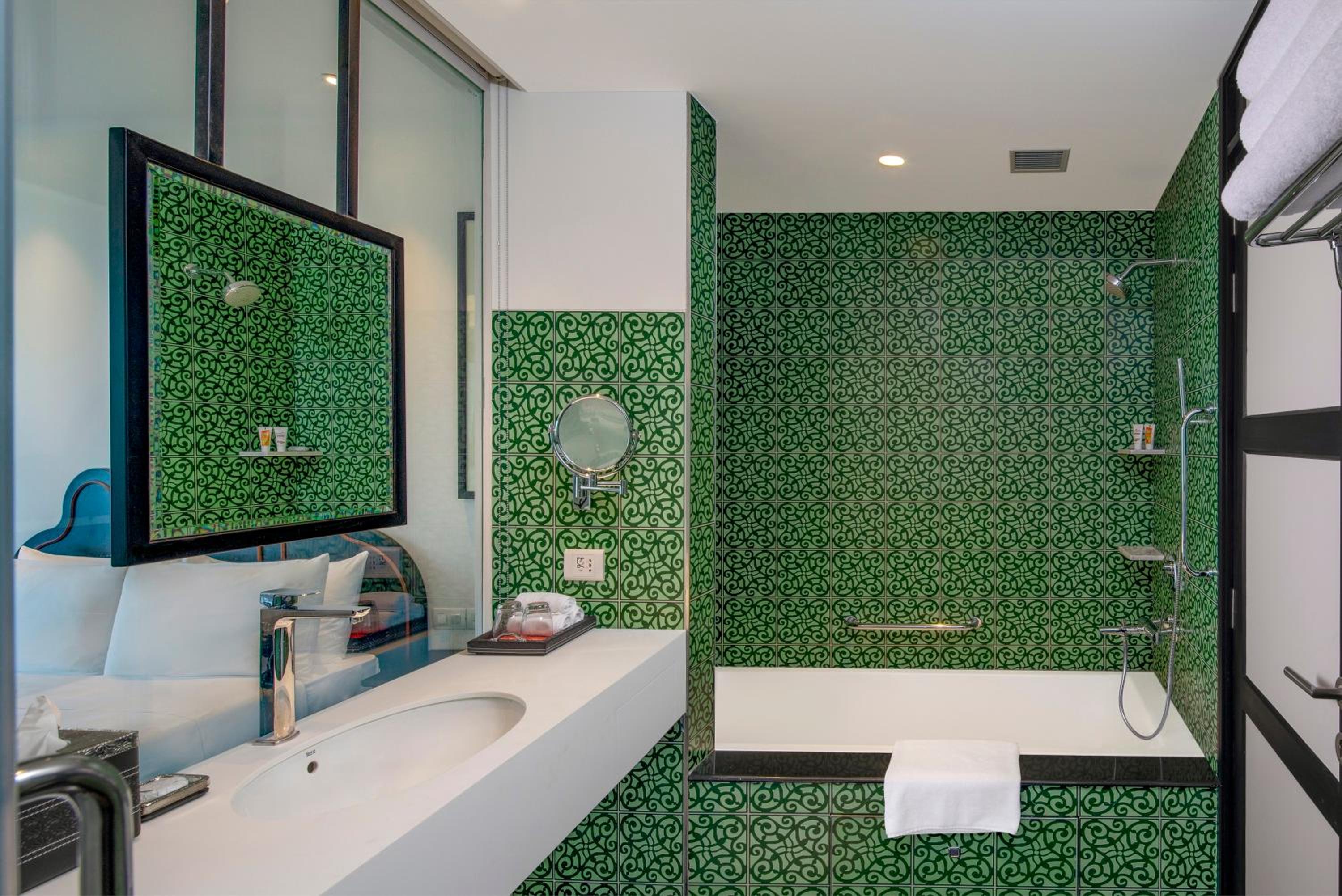 Suite - Photo 1