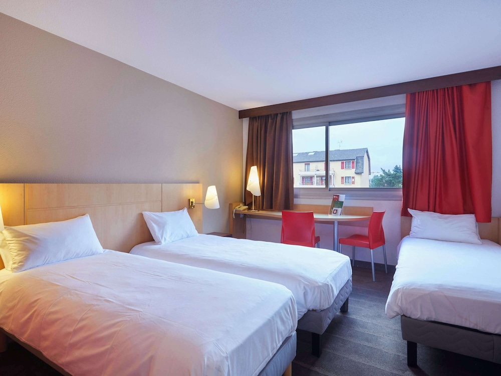 Standard Room, 3 Twin Beds photo 3