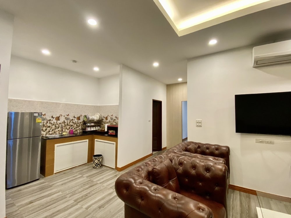Luxury Suite - Photo 6