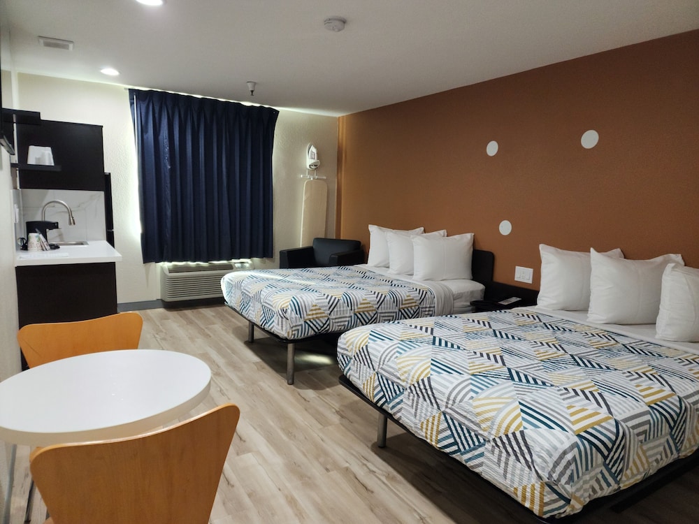 Standard Room, 2 Double Beds, Non Smoking, Kitchenette - Photo 4