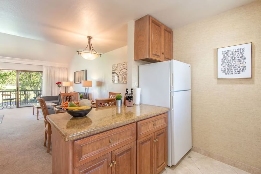 Premier Condo, Golf View