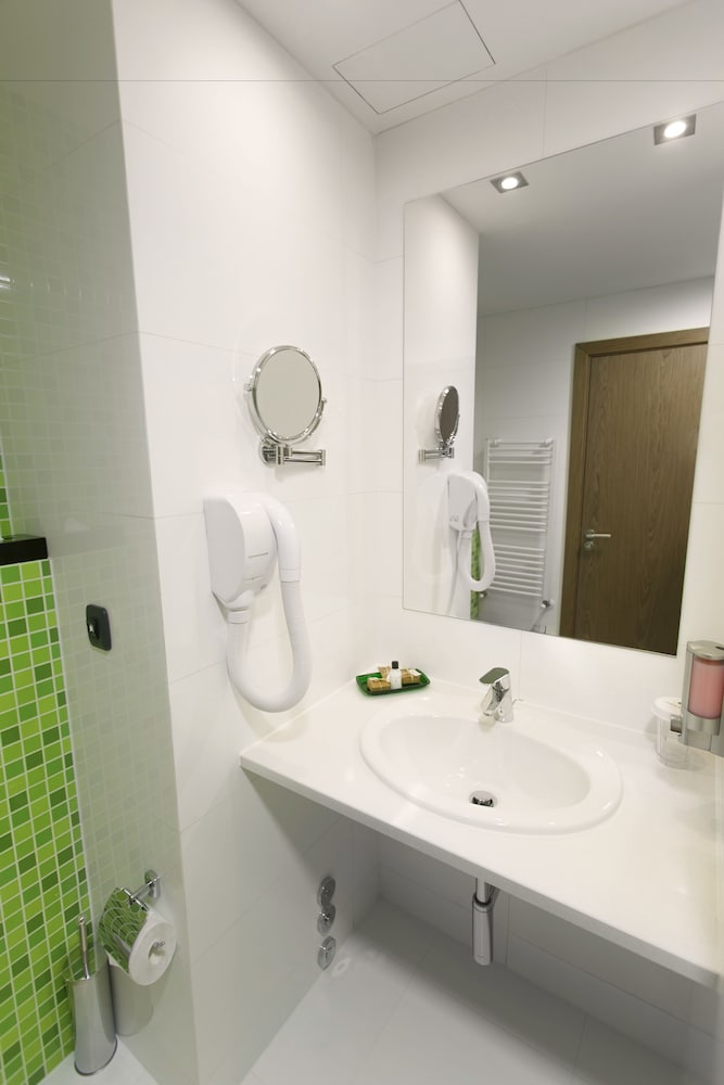 Double or Twin Room - Photo 3