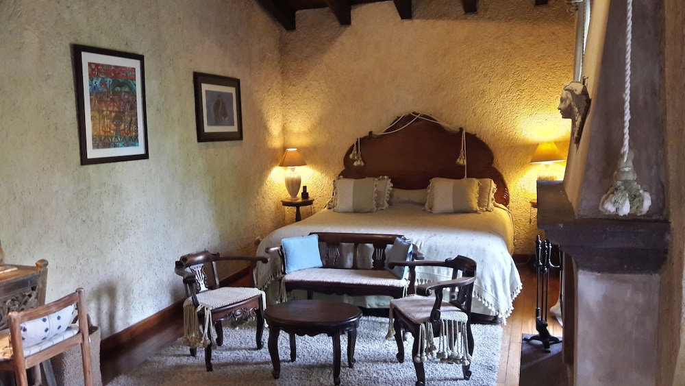 Suite, 1 King Bed photo 2