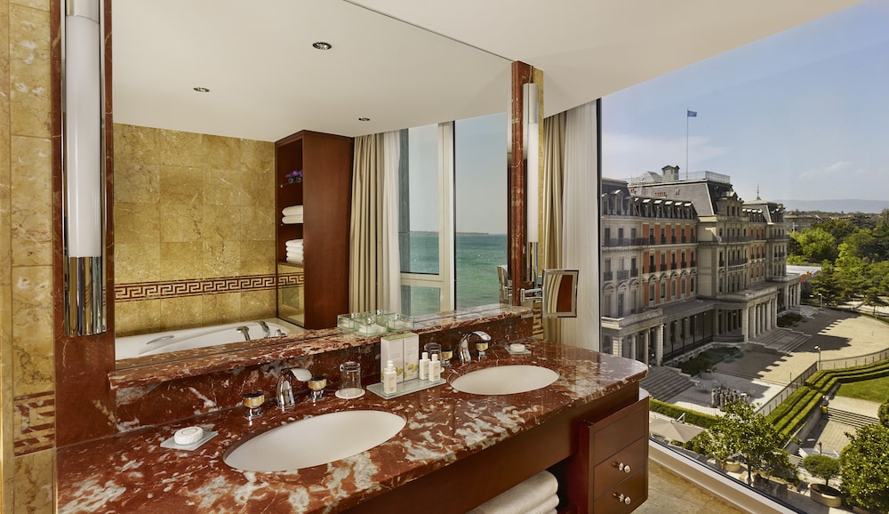 Suite, 1 Bedroom, Lake View thumbnail 6