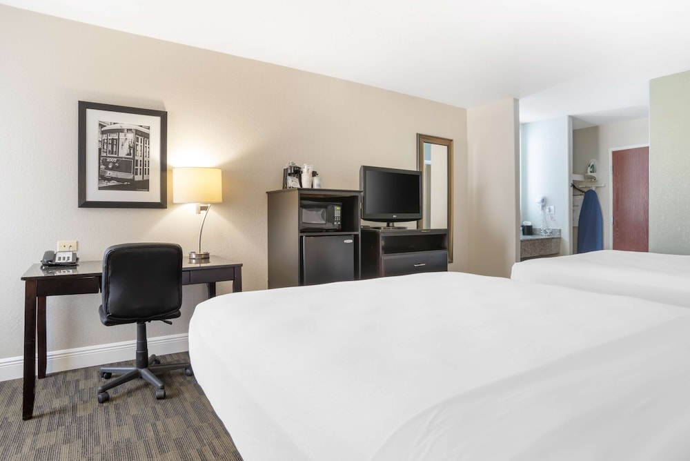 Standard Room, 2 Queen Beds, Accessible, Non Smoking - Photo 2