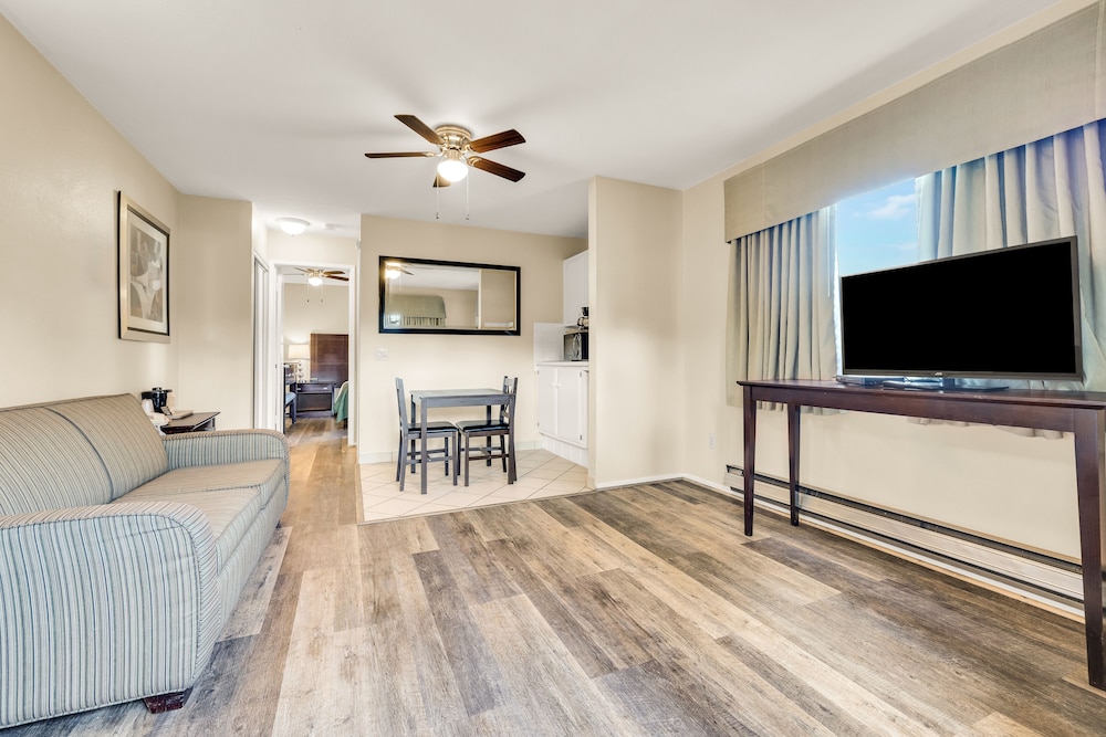 Suite, 1 King Bed with Sofa bed, Patio
