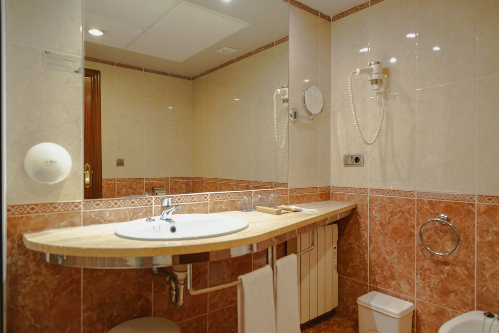Double Room, Sea View (2 Adults + 1 child) - Photo 15