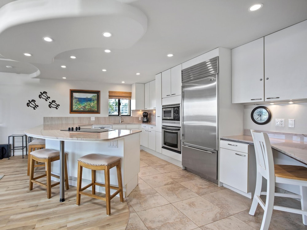 Condo, 2 Bedrooms, Oceanfront (609) photo 2