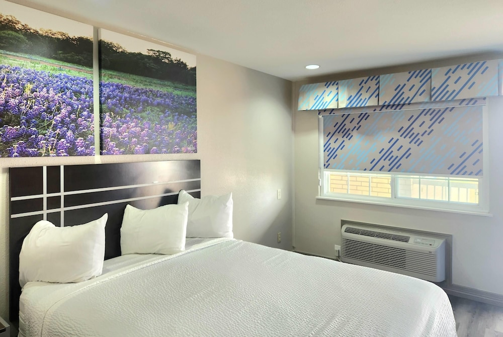 Standard Room, 1 Queen Bed - Photo 7