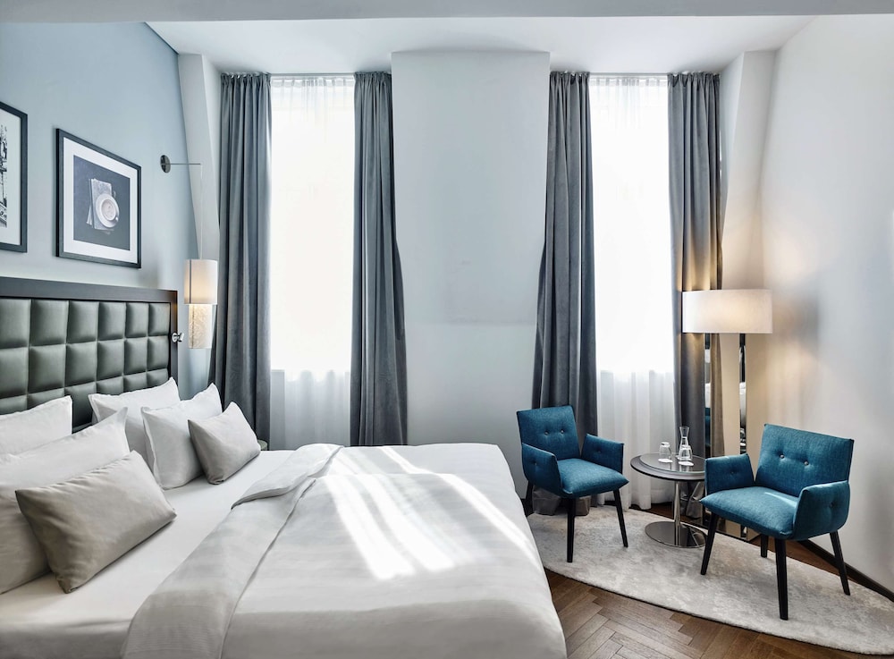 Superior Room, 1 Queen Bed photo 2