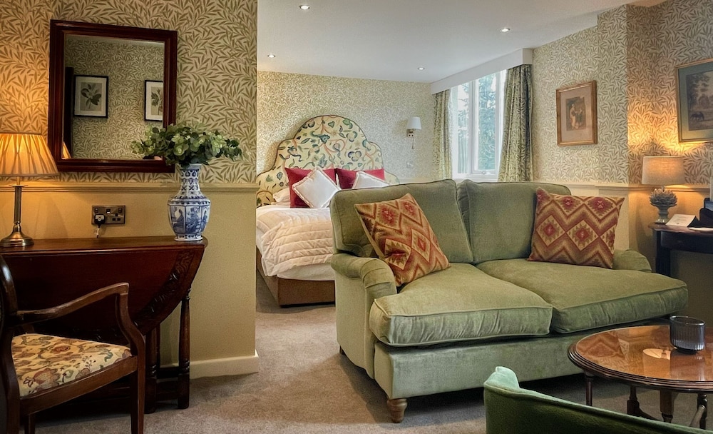 Executive Suite - Photo 14