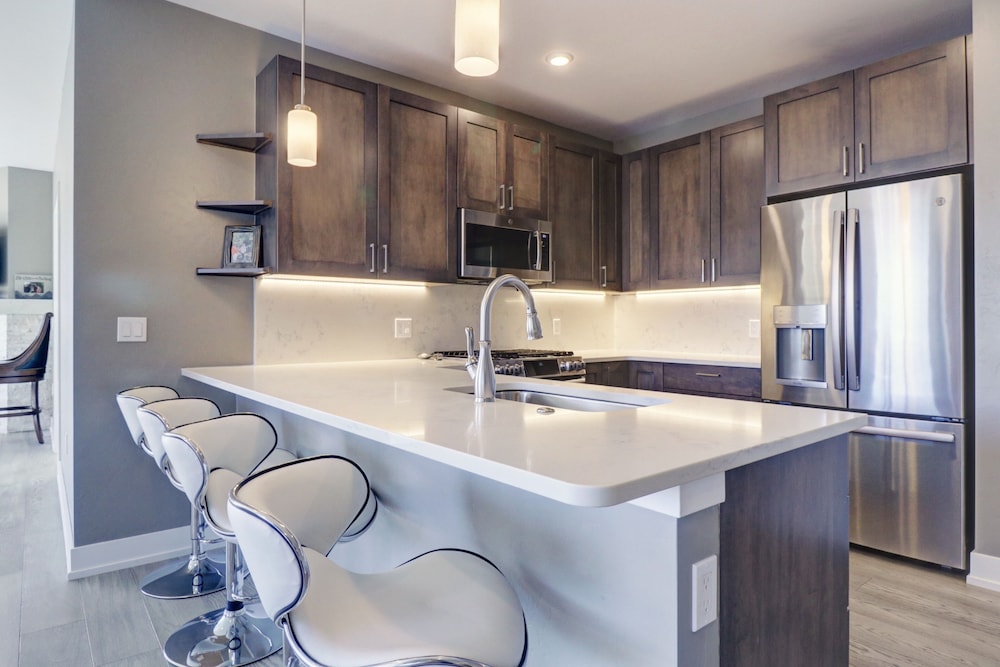 Condo, 2 Bedrooms