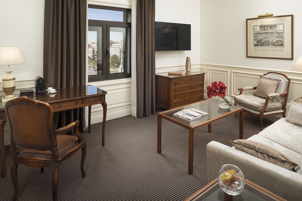 Two Bedrooms Suite Red Level