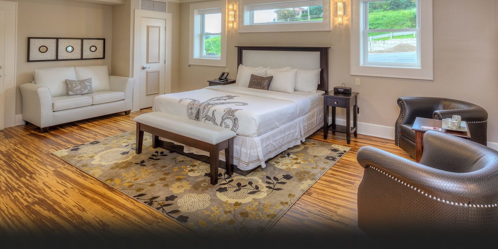 Suite, 1 King Bed (400)