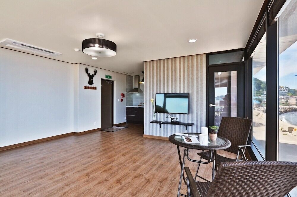Room (202) photo 3