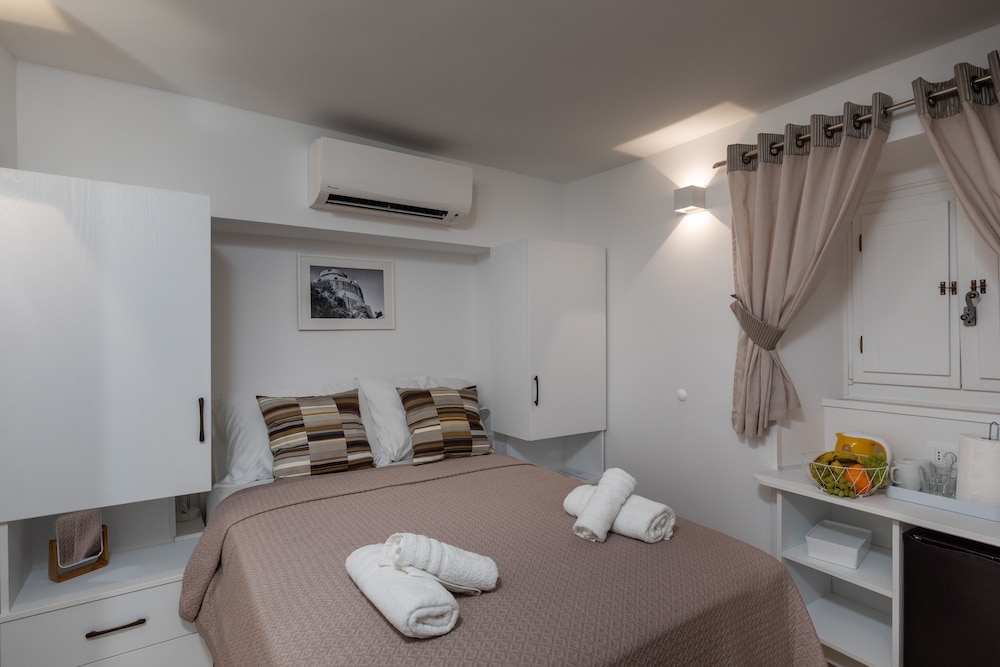 Double Room (Double Room (Ground Floor))