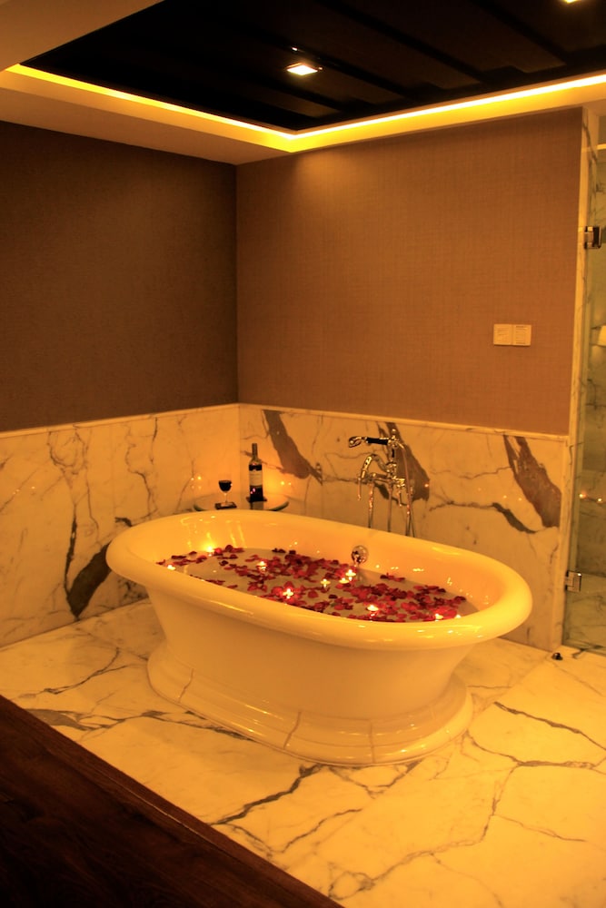 Deluxe Suite Deluxe Suite