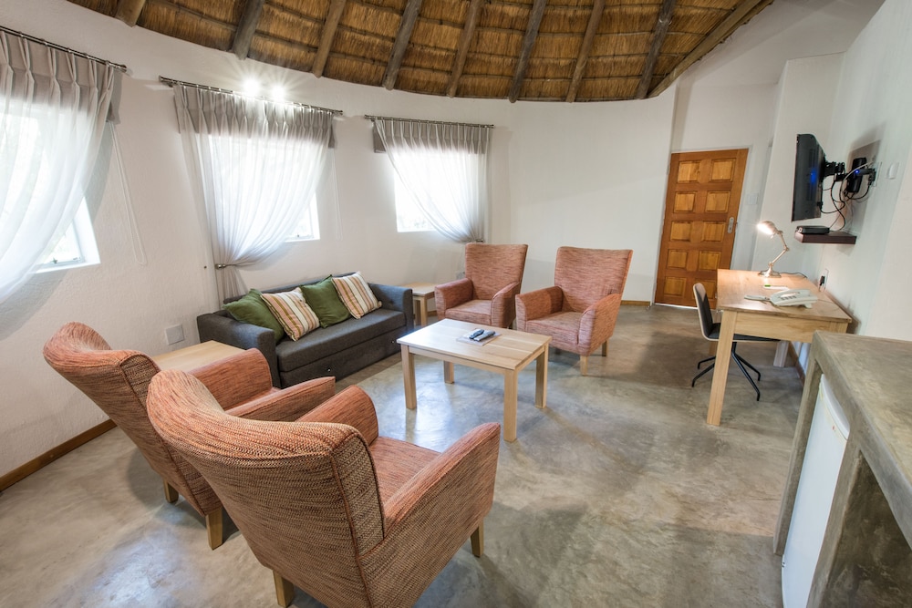 Family Room (Rondavel) - Photo 3