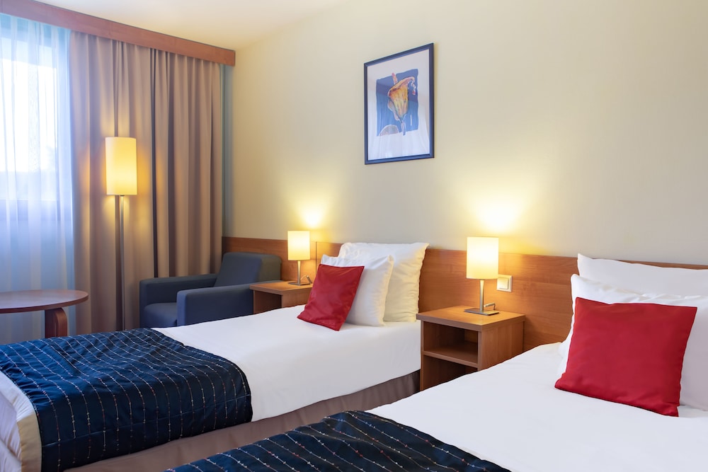 Standard Twin Room, 2 Twin Beds, Ground Floor - Photo 1
