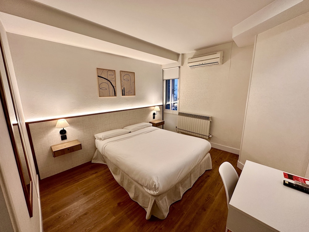 Classic Double Room, Private Bathroom photo 2