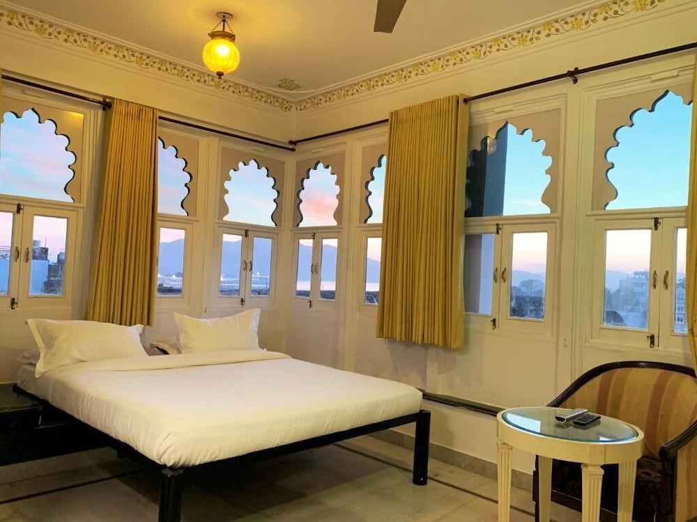 Deluxe Room, Lake View