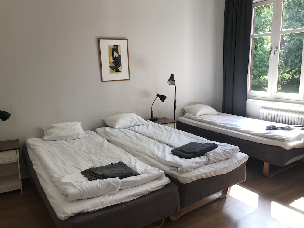 Triple Room, Shared Bathroom (Slottet no pets allowed)