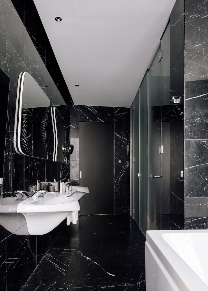 Suite, 2 Bedrooms (Ultimate ME, Lounge & Jacuzzi, 4+2) thumbnail 6