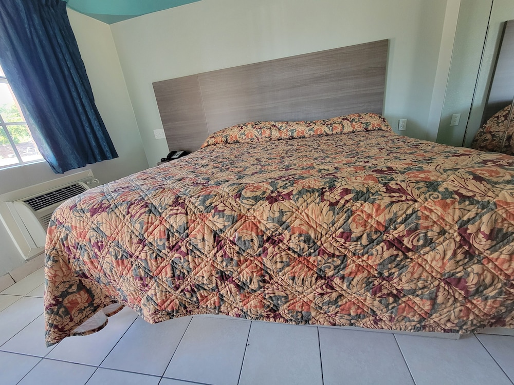 Standard Single Room, 1 Queen Bed - Photo 4