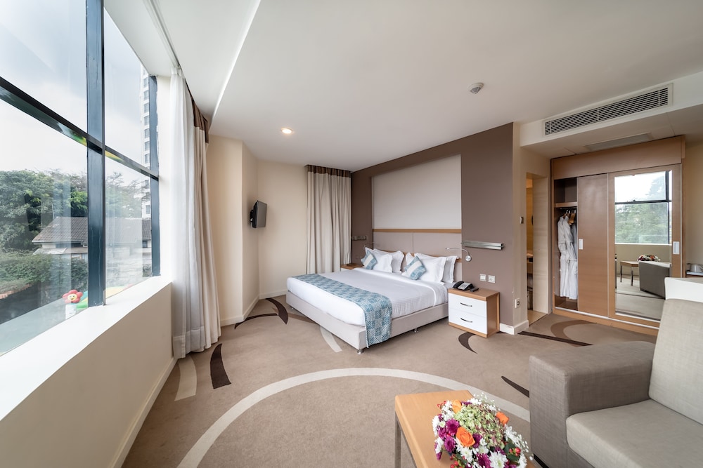 Superior Room, 1 King Bed photo 1