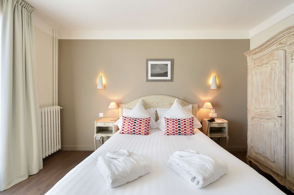 Superior Room, 1 King Bed, Non Smoking (Twin bed on request) - Photo 4