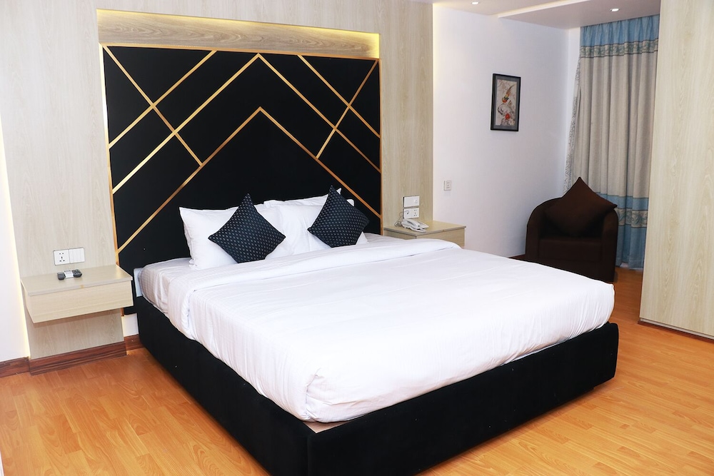 Royal Suite - Photo 2