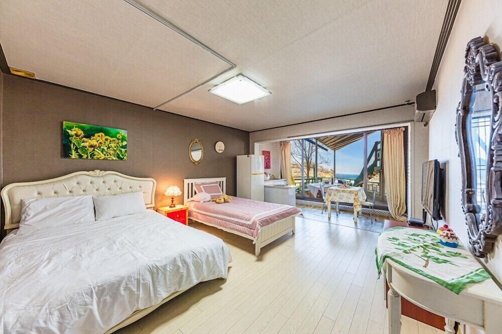 Room (101) photo 1