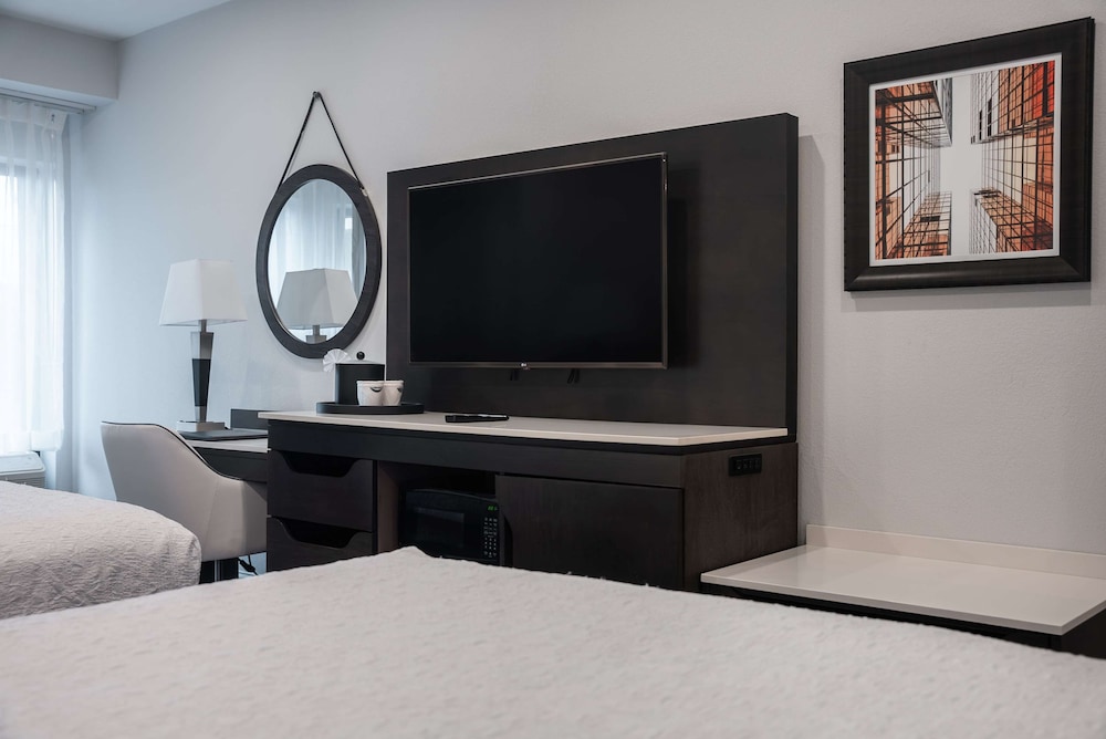Suite, 2 Queen Beds, Kitchen (Conference Suite) - Photo 2