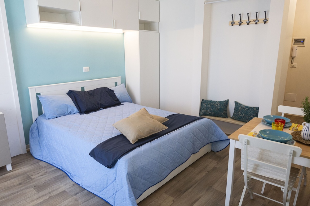 Studio, Multiple Bedrooms, Balcony, Ocean View photo 1