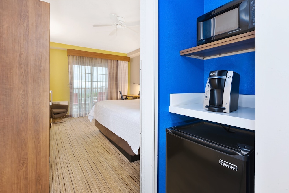 Standard Room, 1 King Bed - Photo 3