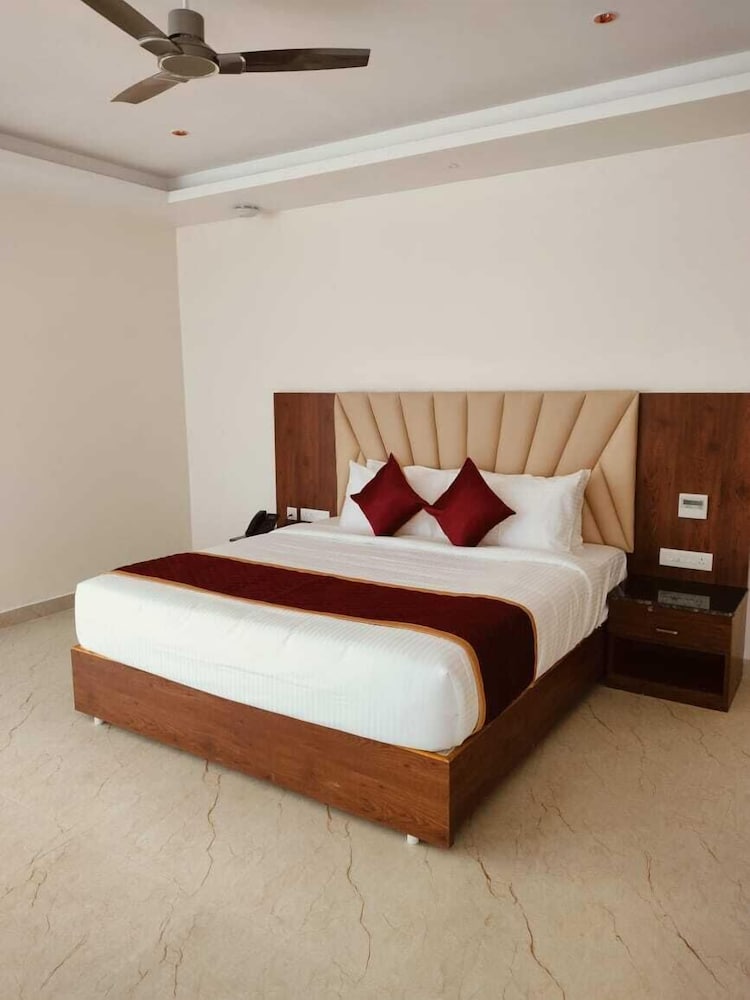 Deluxe Double Room, City View