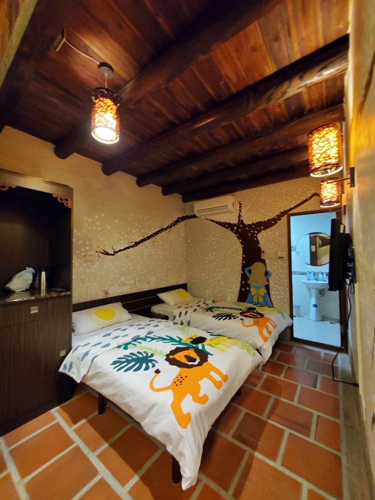 Traditional Quadruple Room - Photo 15