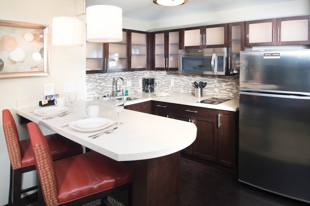 Suite, 2 Bedrooms, Kitchen photo 3