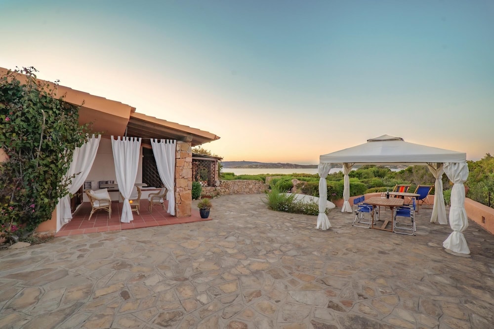 Villa photo 2